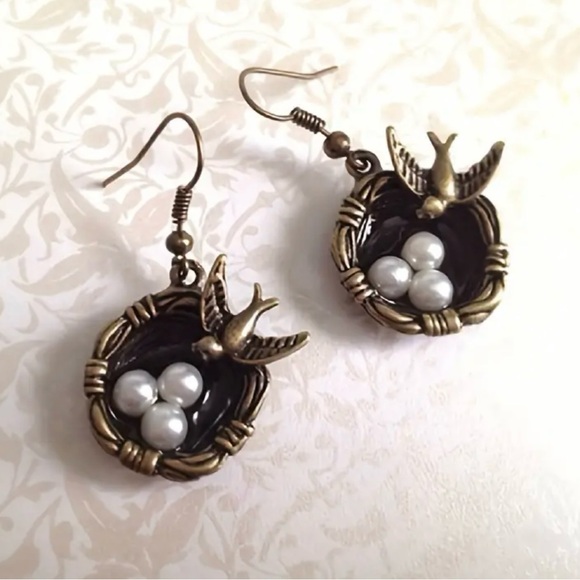 Pair of bronze metal Bird with Nest and eggs earrings. - Picture 2 of 3